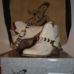 Freebird - White Snake Blade SIZE 7 FITS SIZE 8